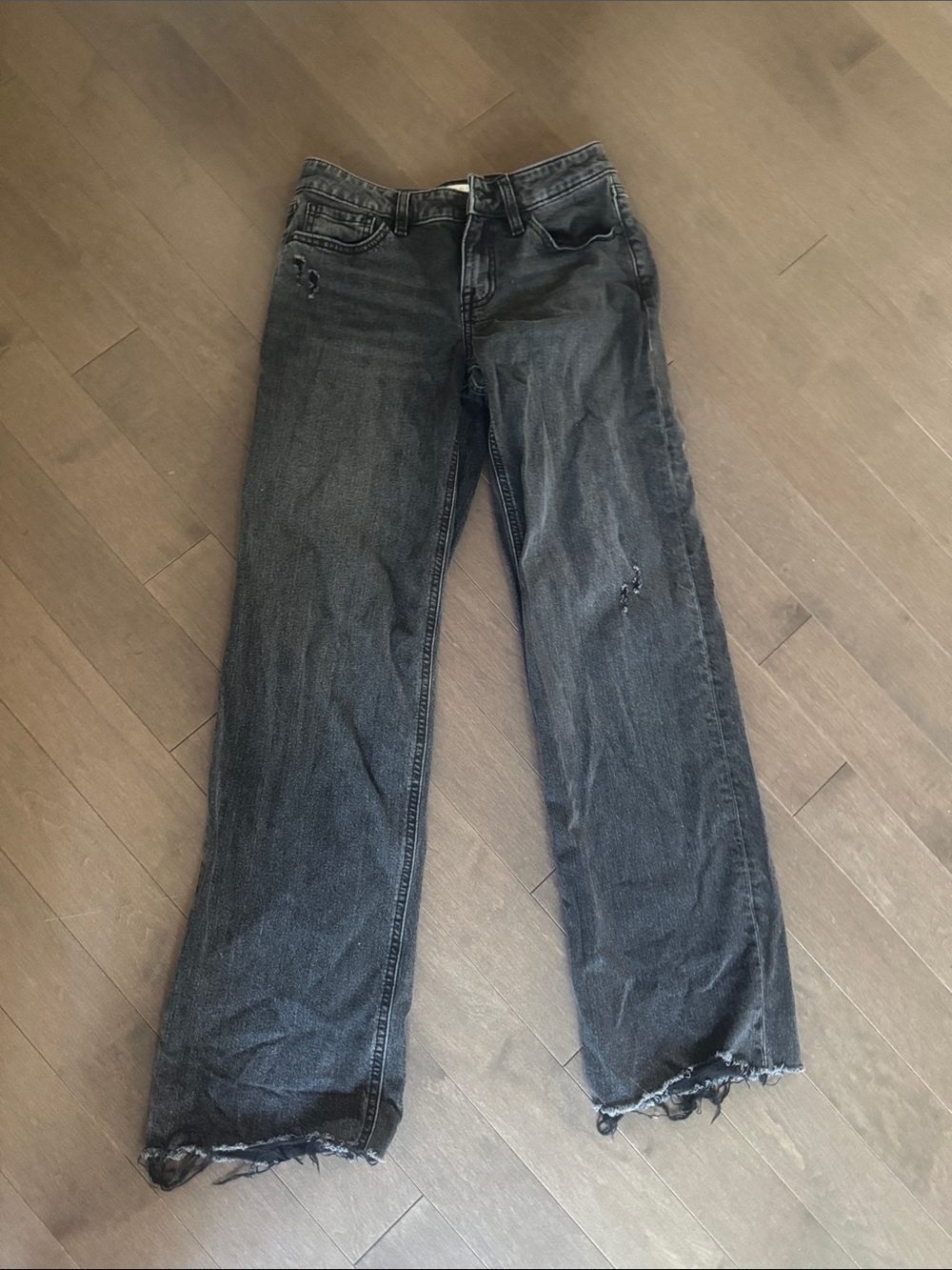 Juniors/Womens black distressed jeans